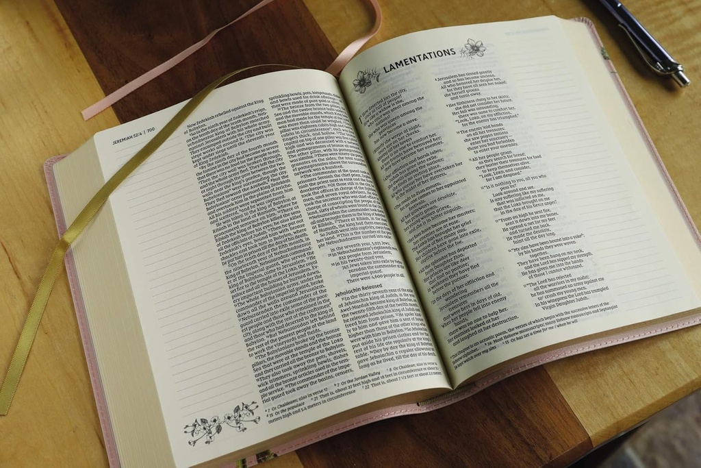 NIV Artisan Collection Bible Blush Floral I/L