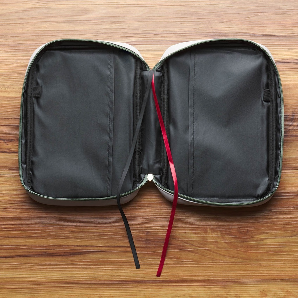 Bible Case Medium He Restores My Soul Grey/Floral