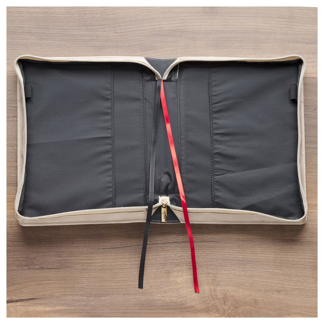 Bible Case Med Everything Beautiful Taupe 