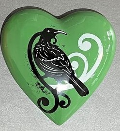 [X314GREENLO] Ceramic Heart Plaque Native Bird Green Koru