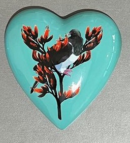 [X313TURQLO] Ceramic Heart Plaque Native Bird Turquoise